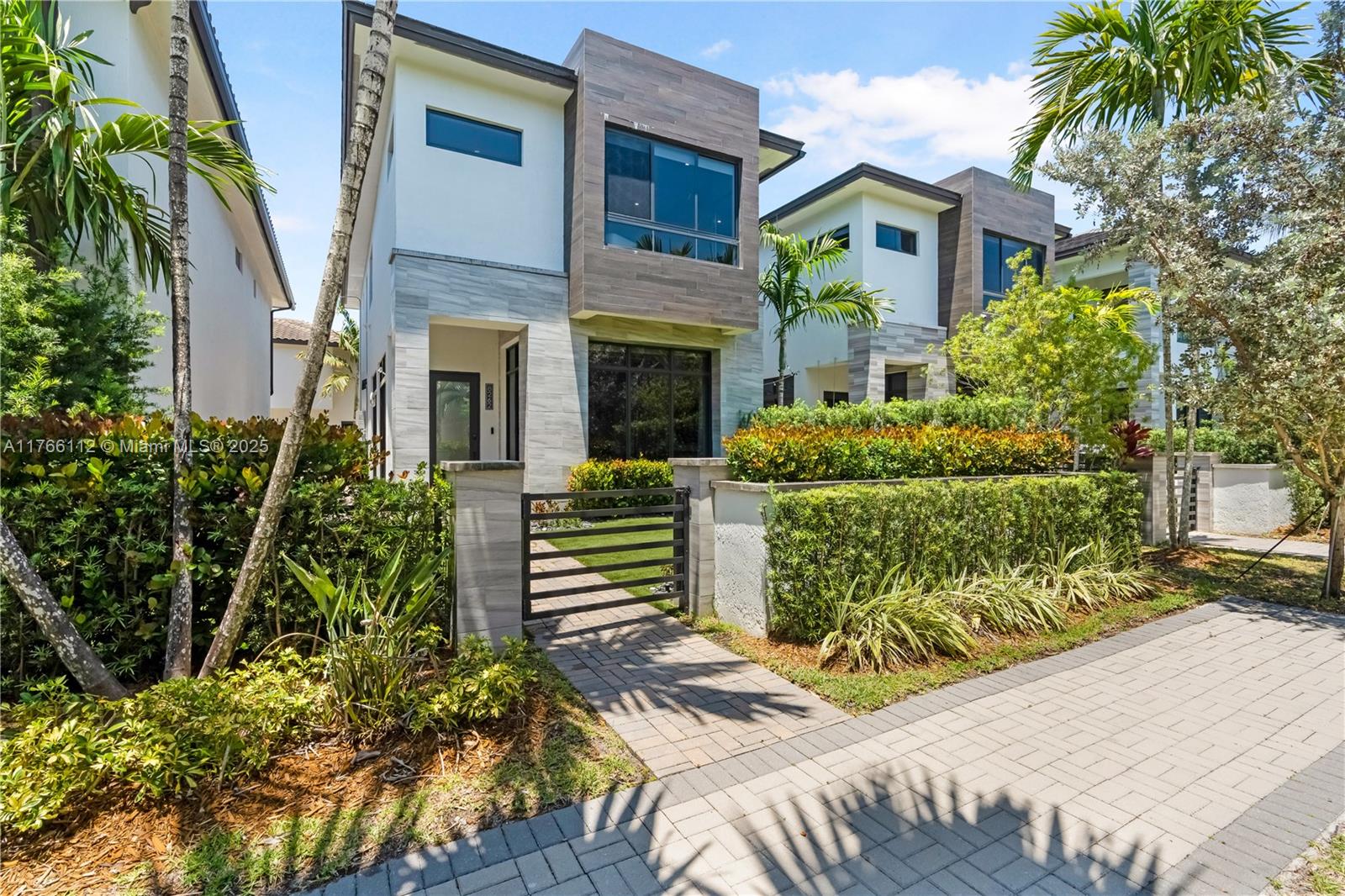 DOWNTOWN DORAL SOUTH PHAS - Residential