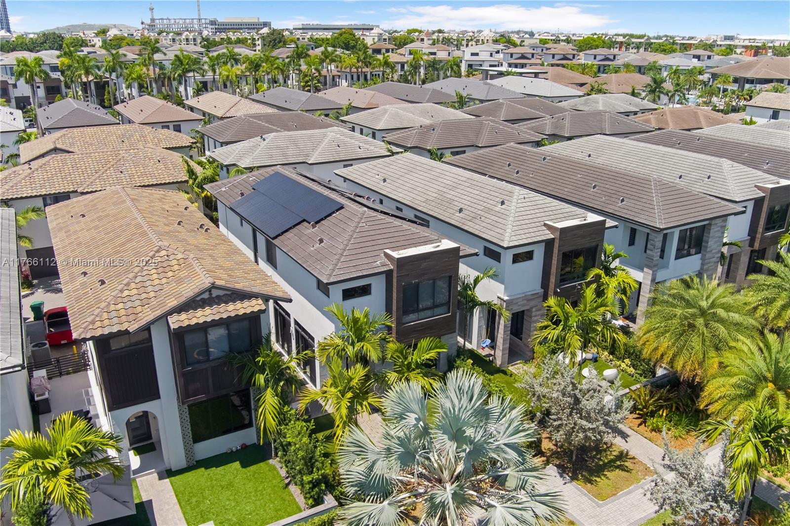 DOWNTOWN DORAL SOUTH PHAS - Residential