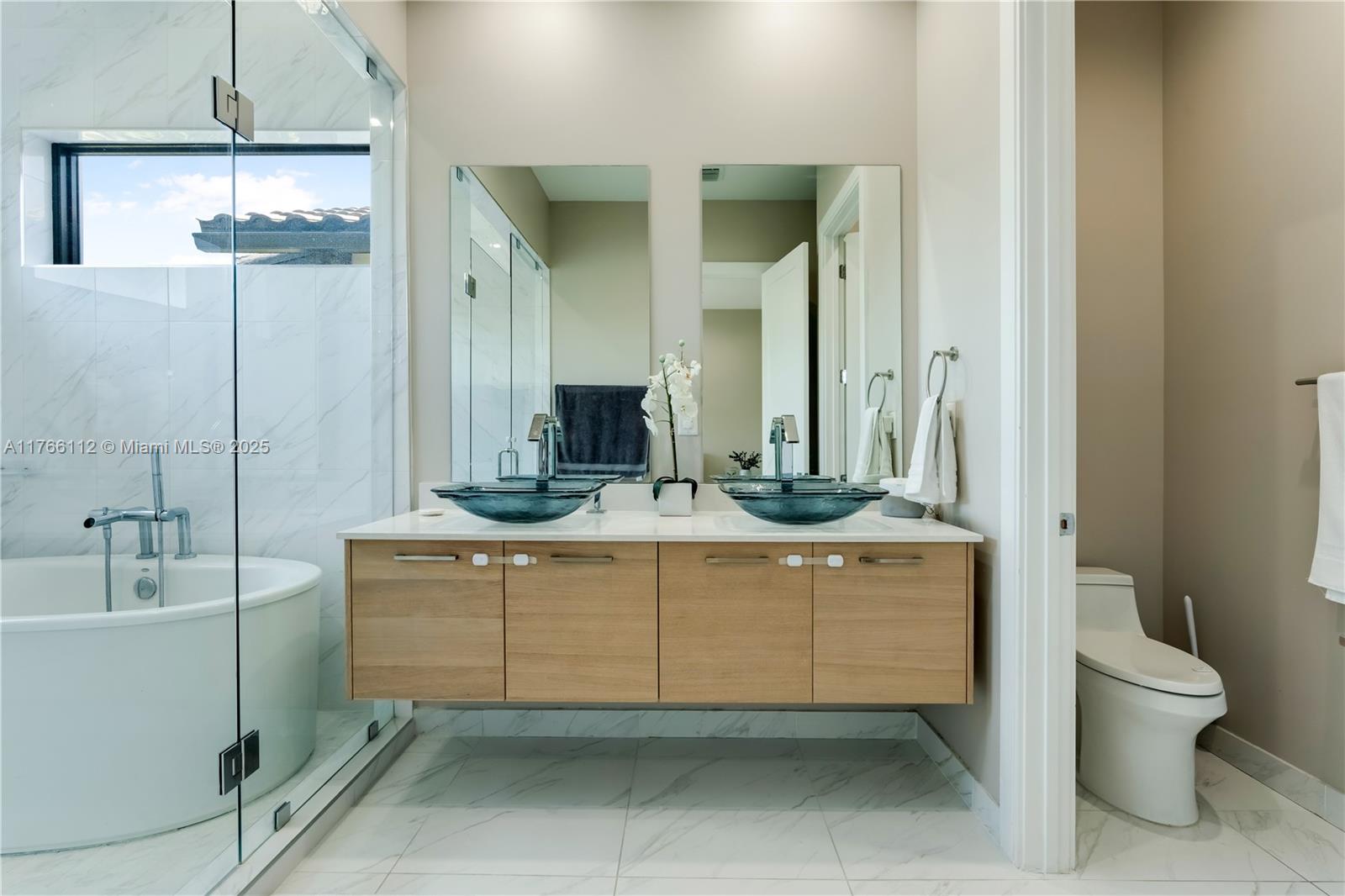 DOWNTOWN DORAL SOUTH PHAS - Residential