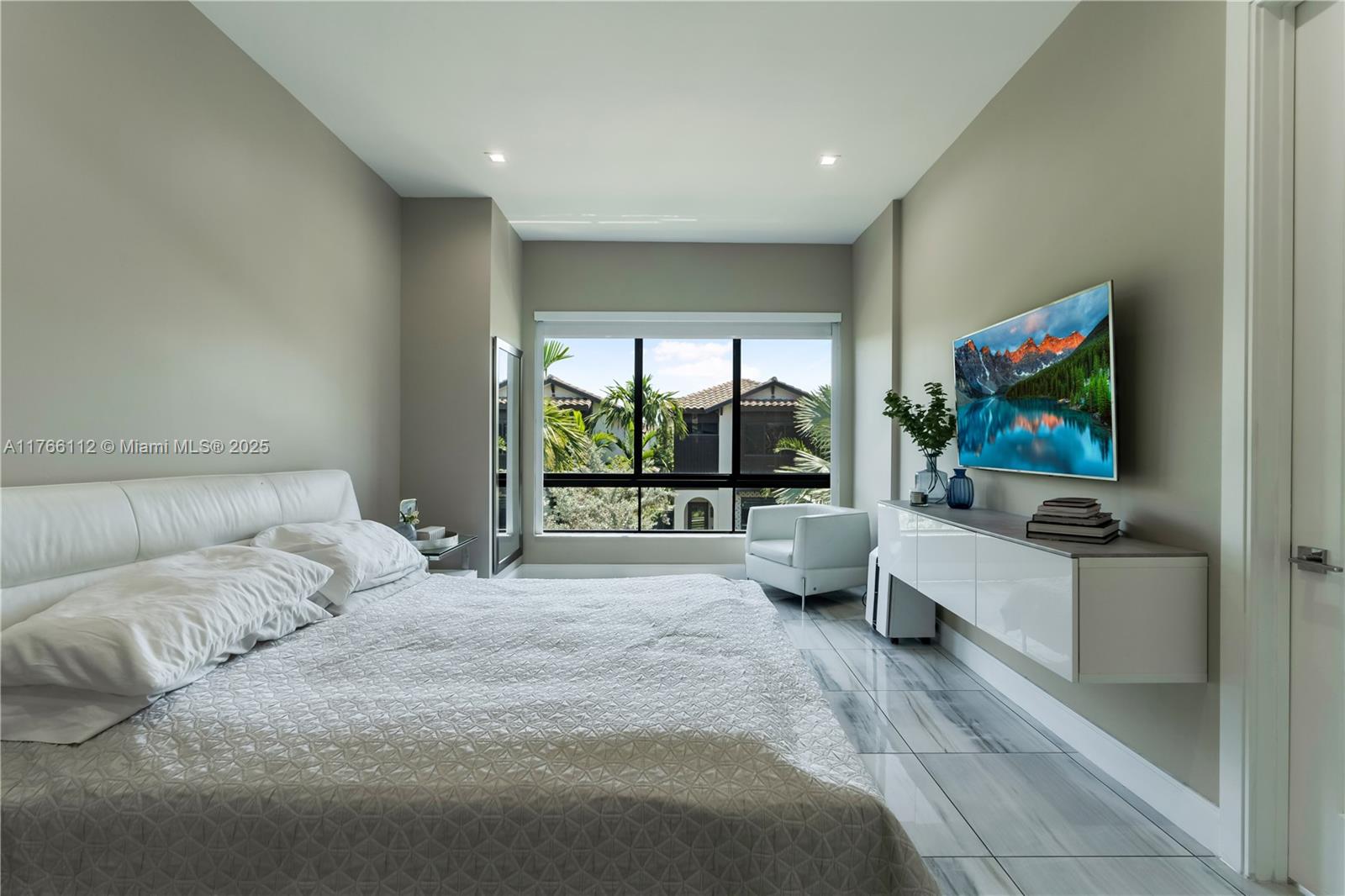 DOWNTOWN DORAL SOUTH PHAS - Residential