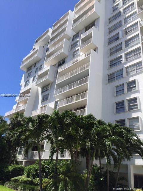 UNIT WITH BAY AND DOWNTOWN VIEWS FROM TWO BALCONIES. BRICKELL BISCAYNE CONDO IS LOCATED IN A CORNER SITE FACING BAY. CLOSE TO KEY BISCAYNE, MARY BRICKELL VILLAGE, COCONUT GROVE. CONDOMINIUM INCLUDES POOL BY THE BAY, BBQ AREA, MARINA, GYM, SAUNA. 24 HOURS SECURITY. EASY ACCESS TO MAJOR HIGHWAYS. NO DISHWASHER, NO GARBAGE DISPOSAL