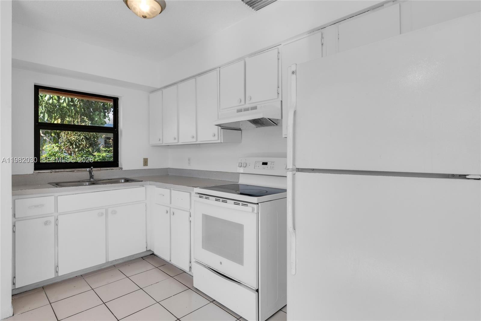 FT LAUDERDALE ESTATES - Residential Income