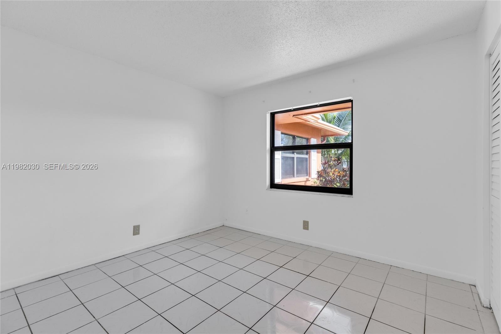 FT LAUDERDALE ESTATES - Residential Income