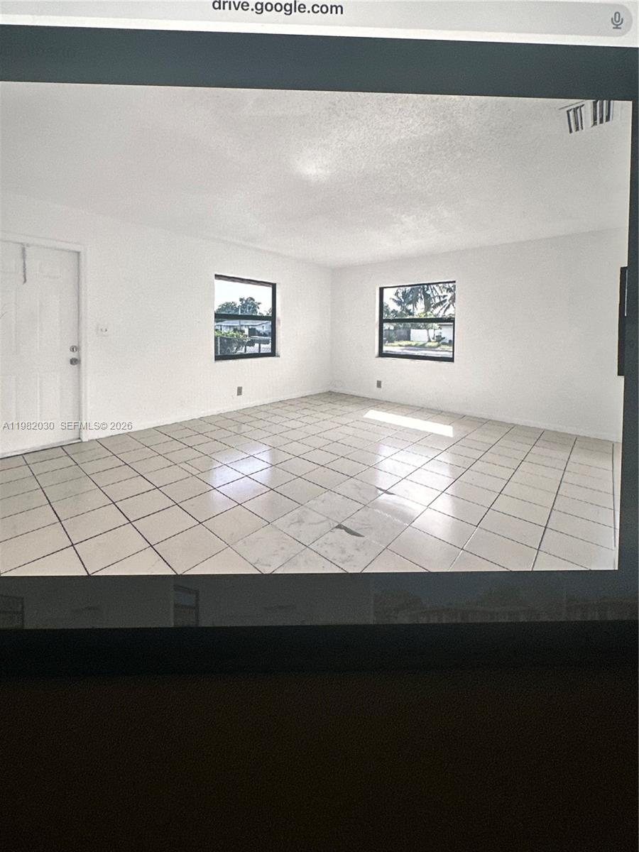 FT LAUDERDALE ESTATES - Residential Income