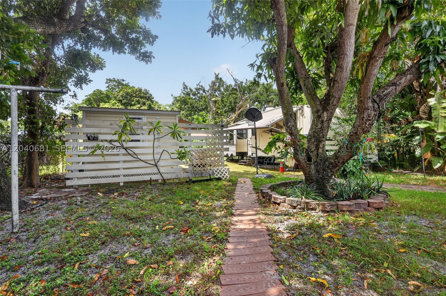 DIXIE GARDENS - Residential