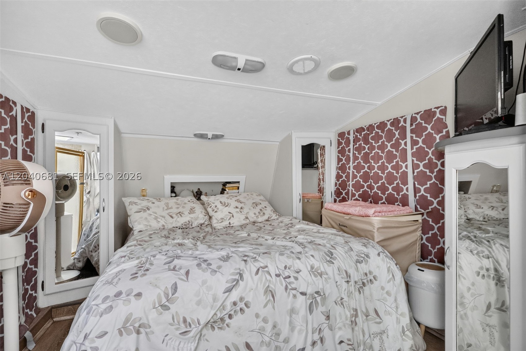 DIXIE GARDENS - Residential
