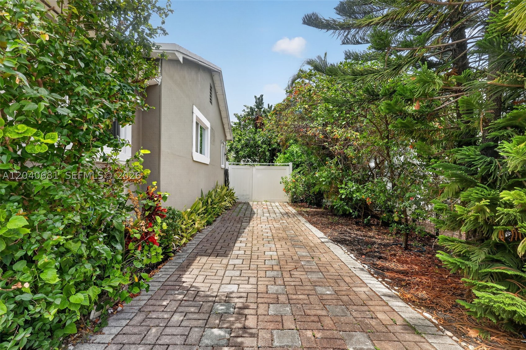 DIXIE GARDENS - Residential