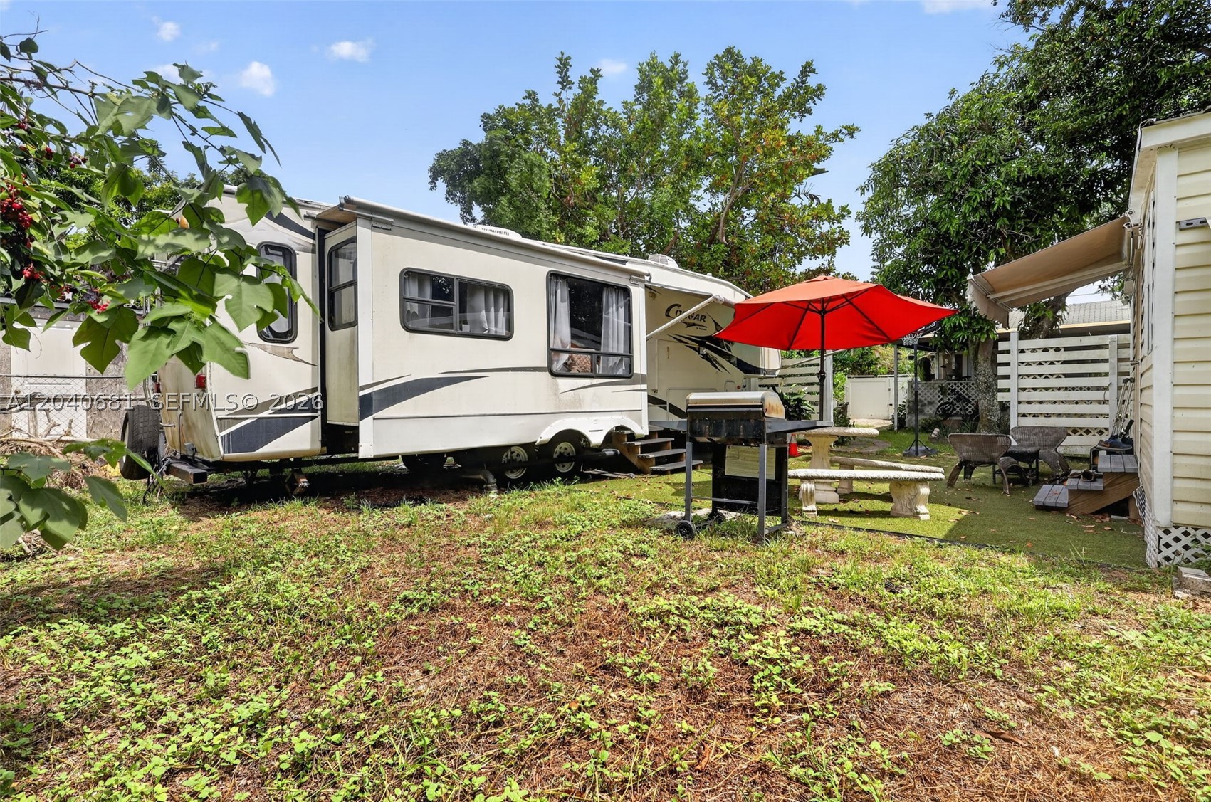 DIXIE GARDENS - Residential