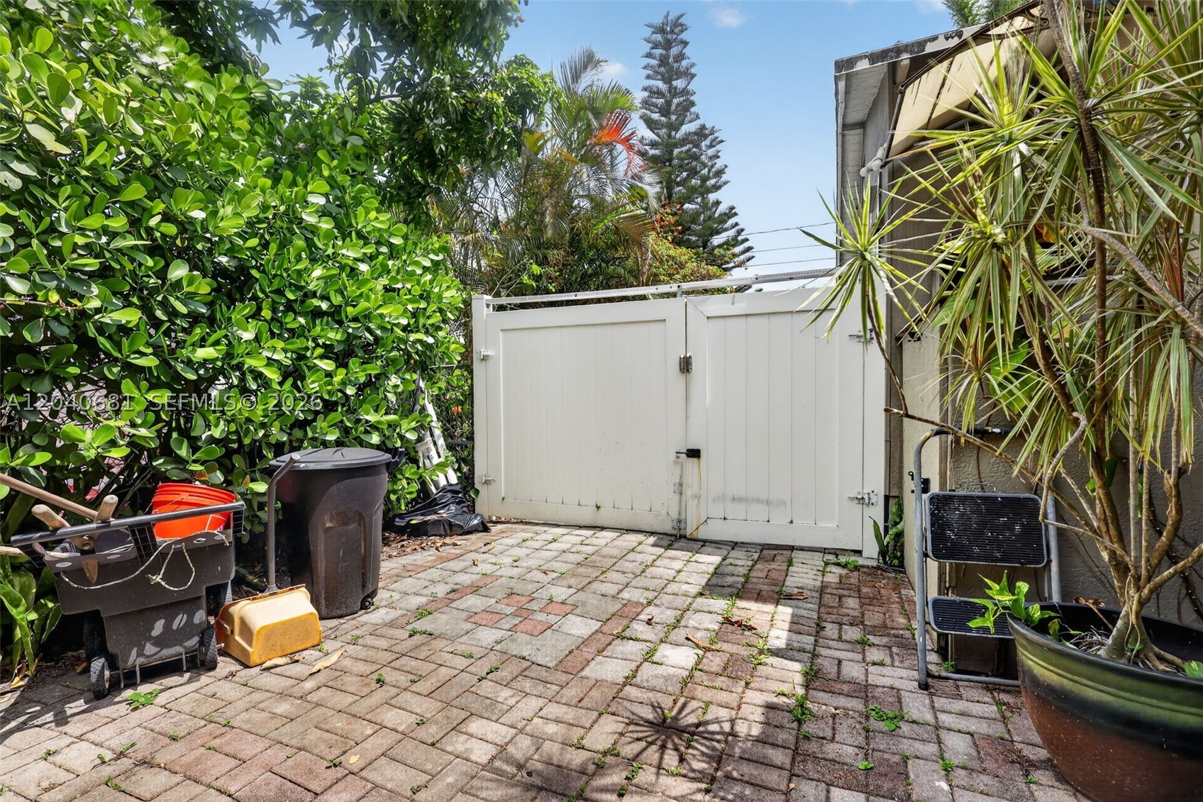DIXIE GARDENS - Residential