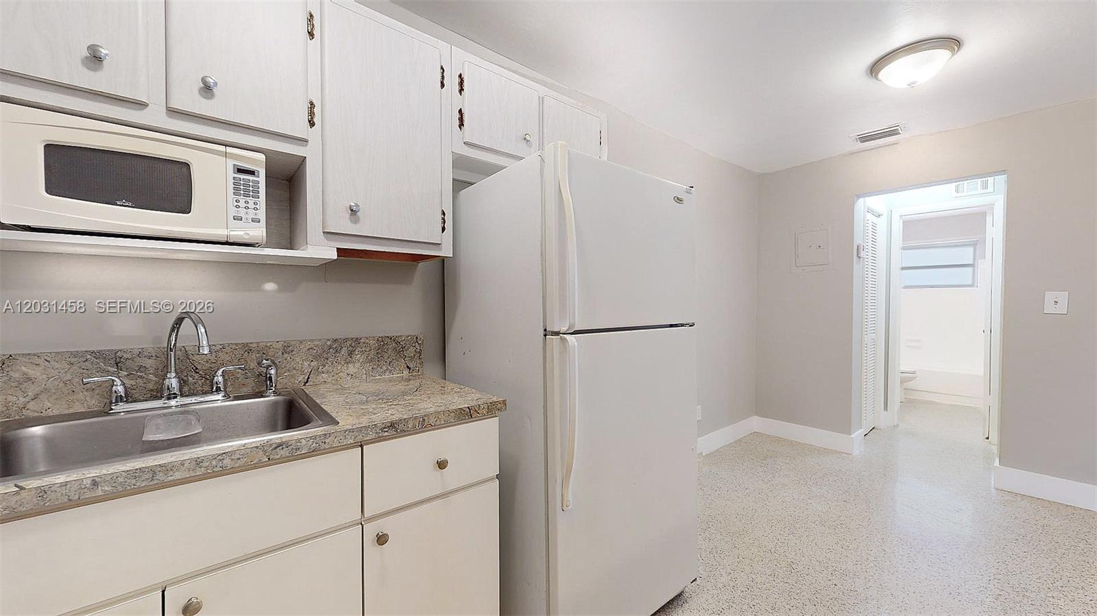 HIALEAH 7TH ADDN - Residential Lease
