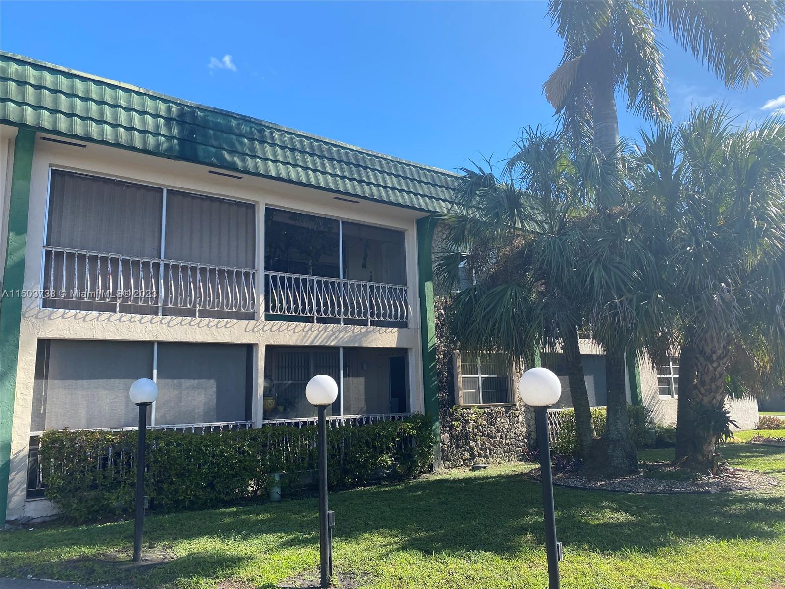 VERY NICE CONDO FOR FIRST TIME BUYERS. FENCE ALL AROUND THE BUILDING WITH POOL EASY TO SHOW
CALL LISTING AGENT