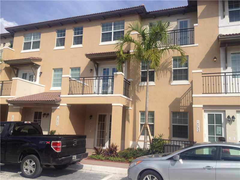 Beautiful  3 Beds-3 Full Baths, with 2 Master suites, spacious kitchen with granite counter tops, impact windows. A gated community Located on west Pines Blvd next to I-75 with a clubhouse, Gym and Pool. Walking distance to the Whole Food supermarket, res taurants, banks and shopping. Grade A schools.