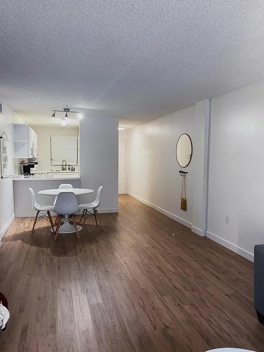 LA LUNA CONDO - Residential