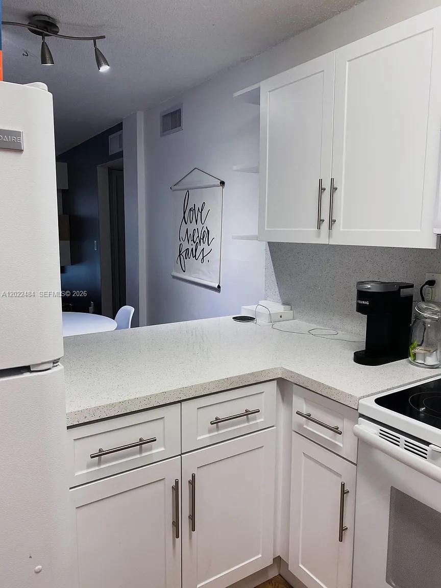 LA LUNA CONDO - Residential