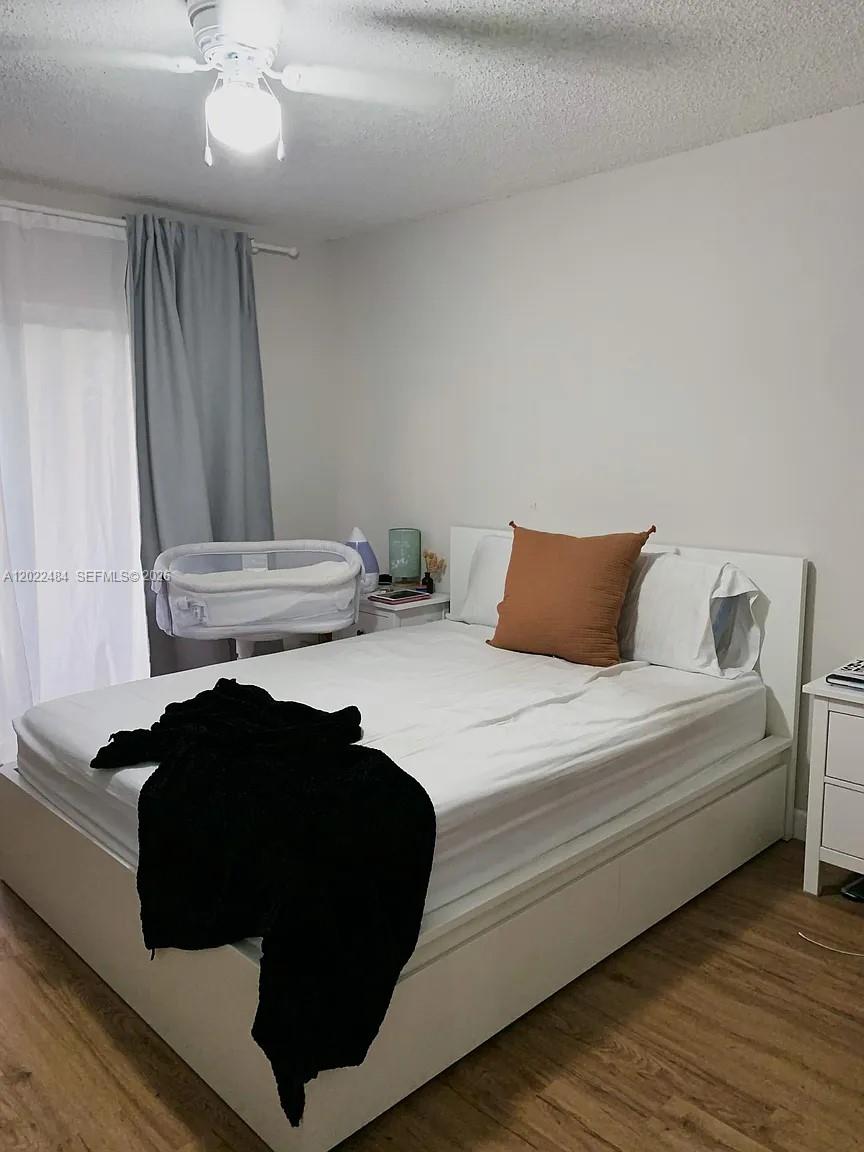 LA LUNA CONDO - Residential