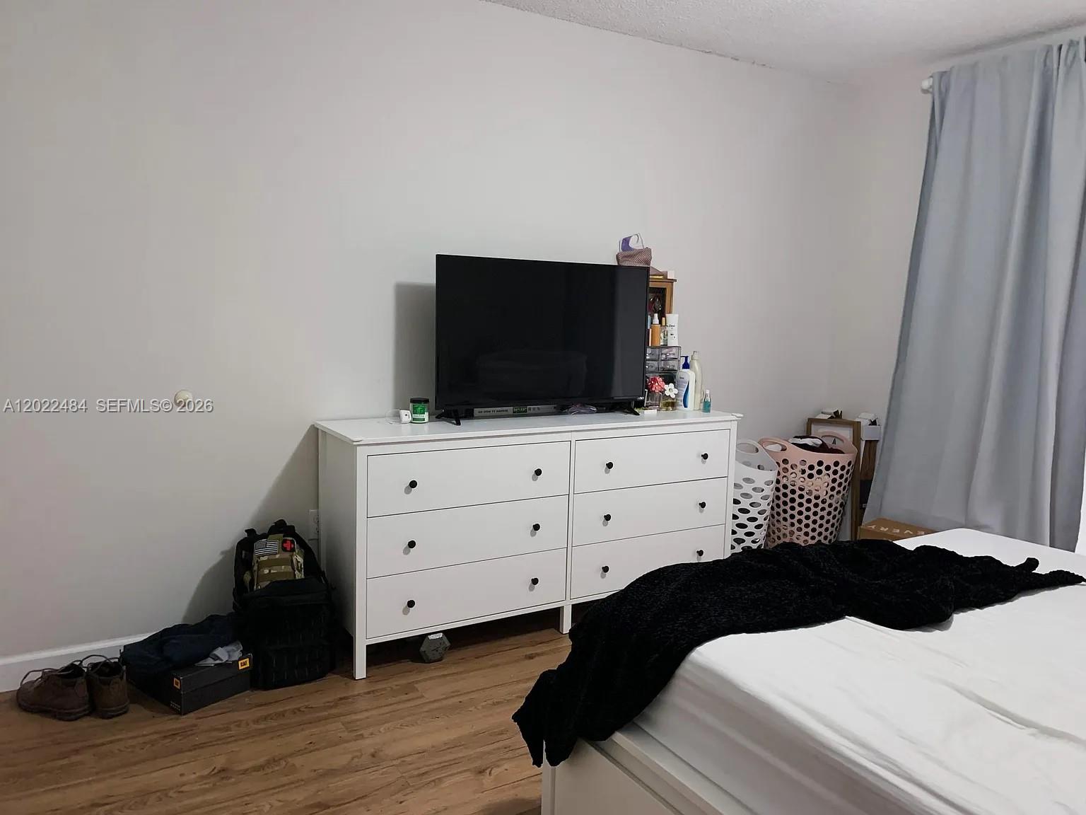 LA LUNA CONDO - Residential