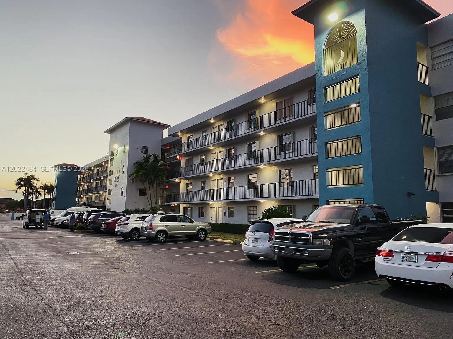 LA LUNA CONDO - Residential