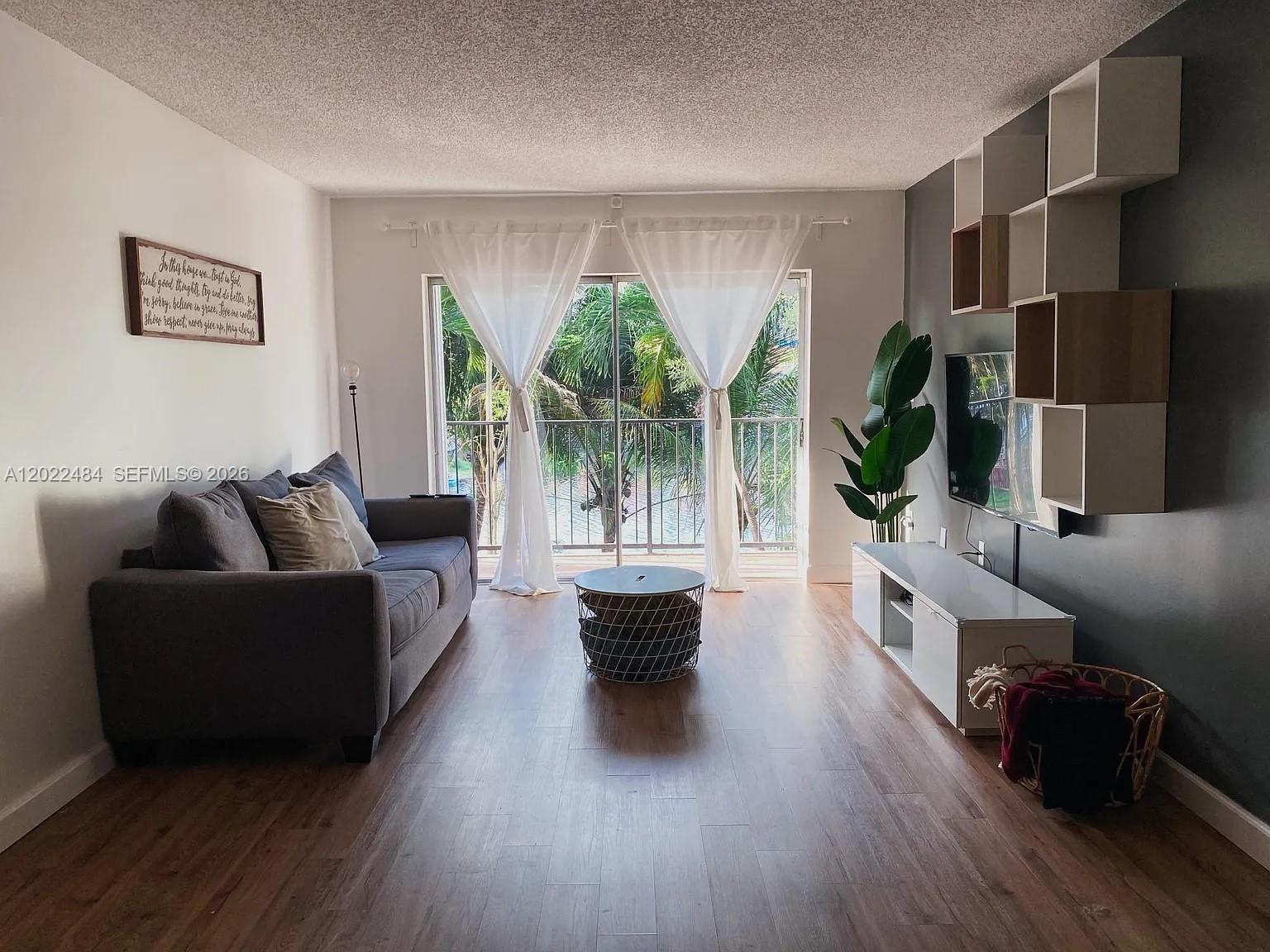 LA LUNA CONDO - Residential