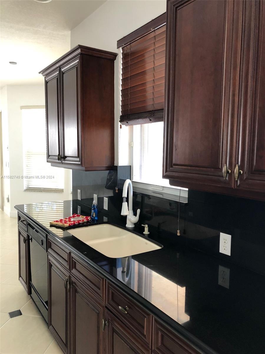 RIVIERA ISLES I - Residential Lease