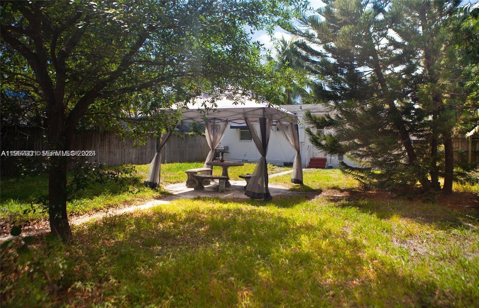 HOLLYWOOD ESTATES - Residential