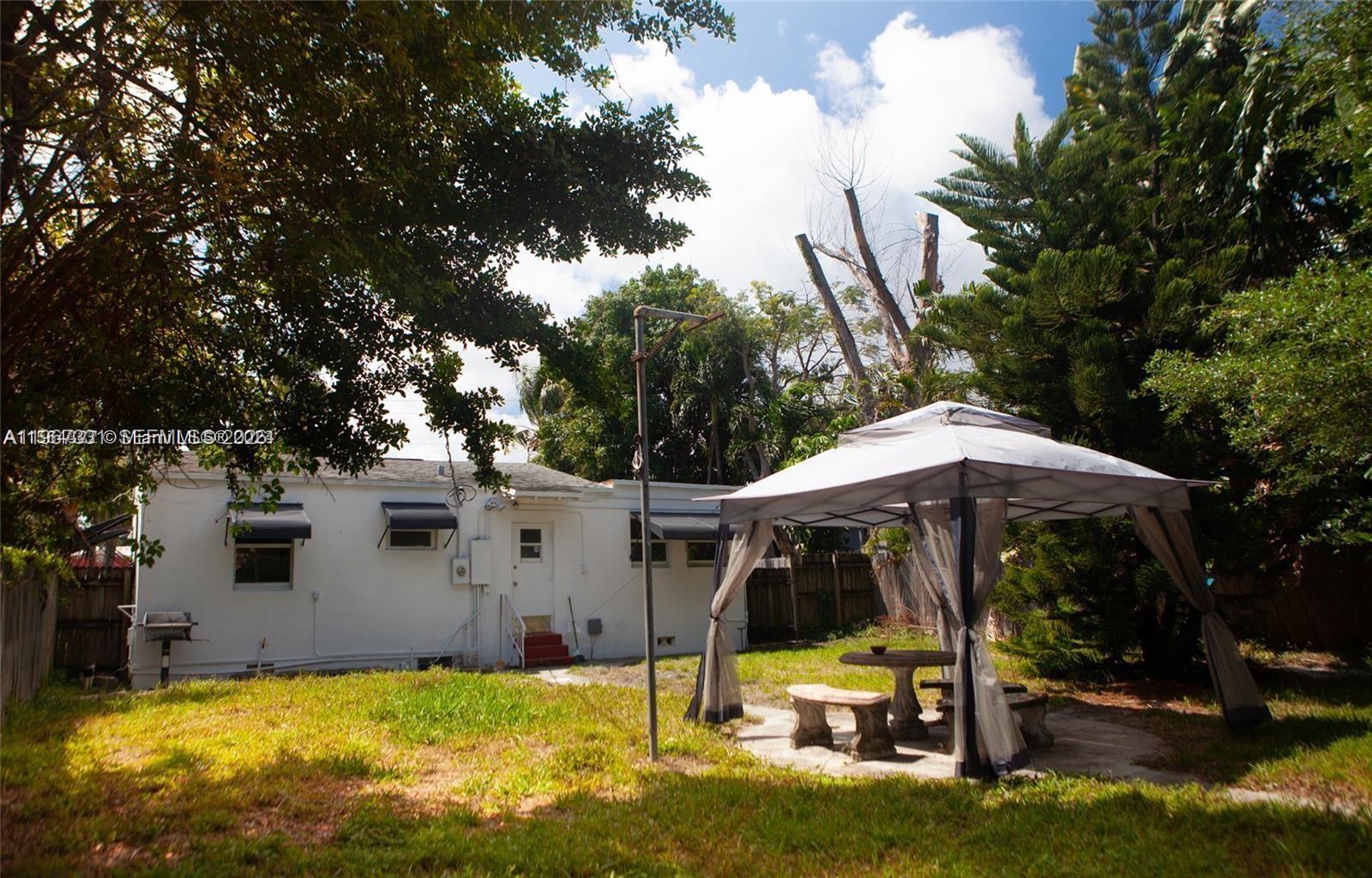HOLLYWOOD ESTATES - Residential