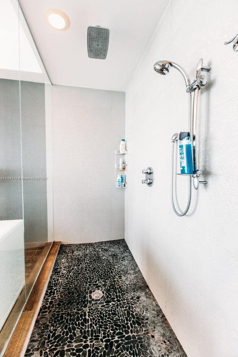 PARAMOUNT BAY CONDO - Residential Lease