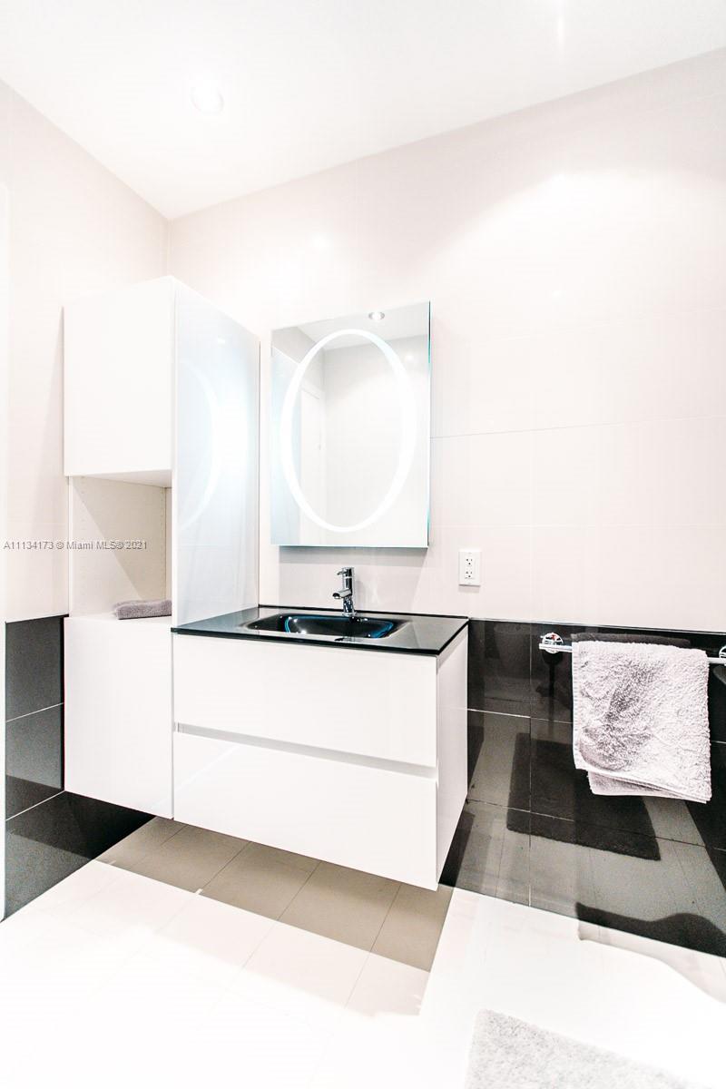 PARAMOUNT BAY CONDO - Residential Lease