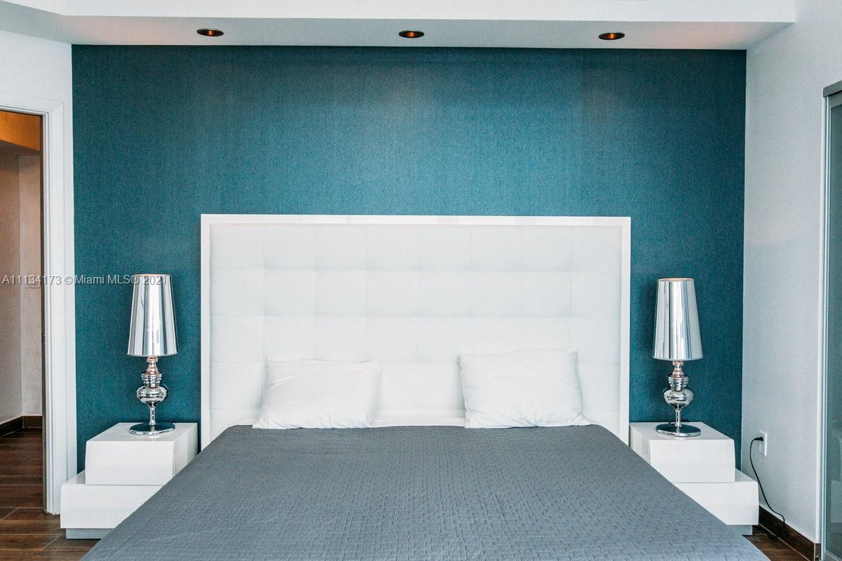 PARAMOUNT BAY CONDO - Residential Lease