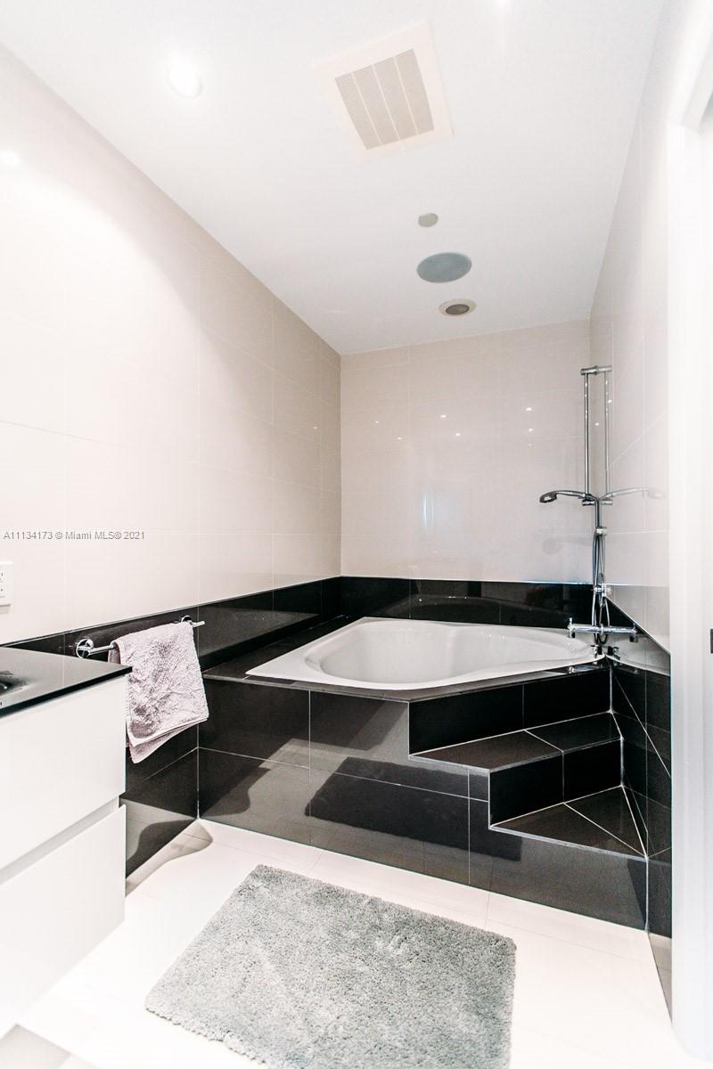 PARAMOUNT BAY CONDO - Residential Lease