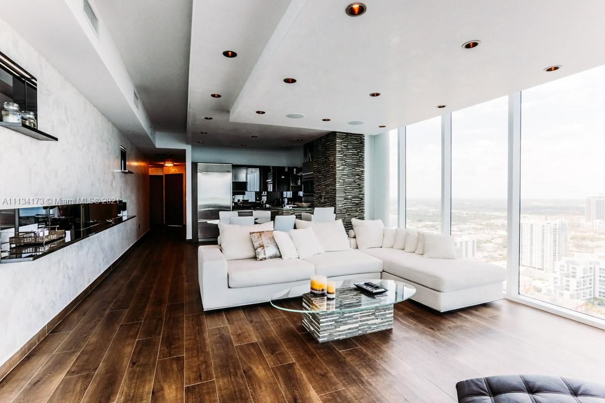 PARAMOUNT BAY CONDO - Residential Lease