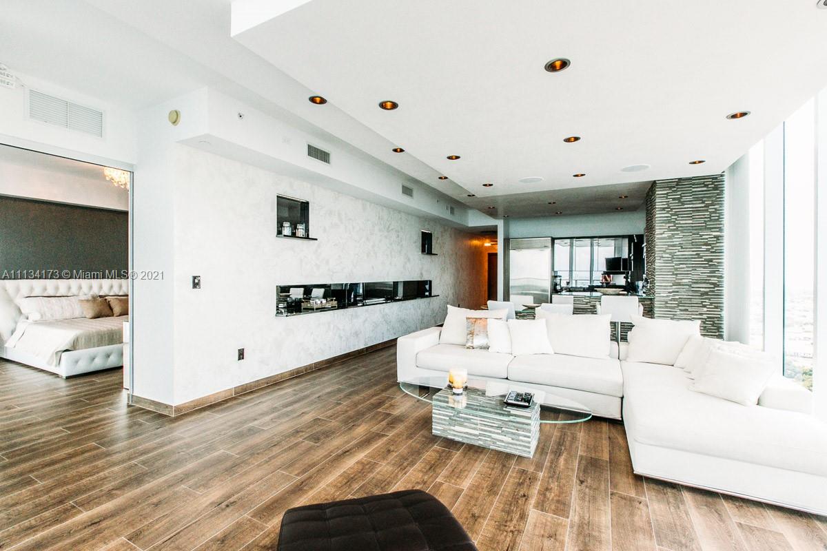 PARAMOUNT BAY CONDO - Residential Lease