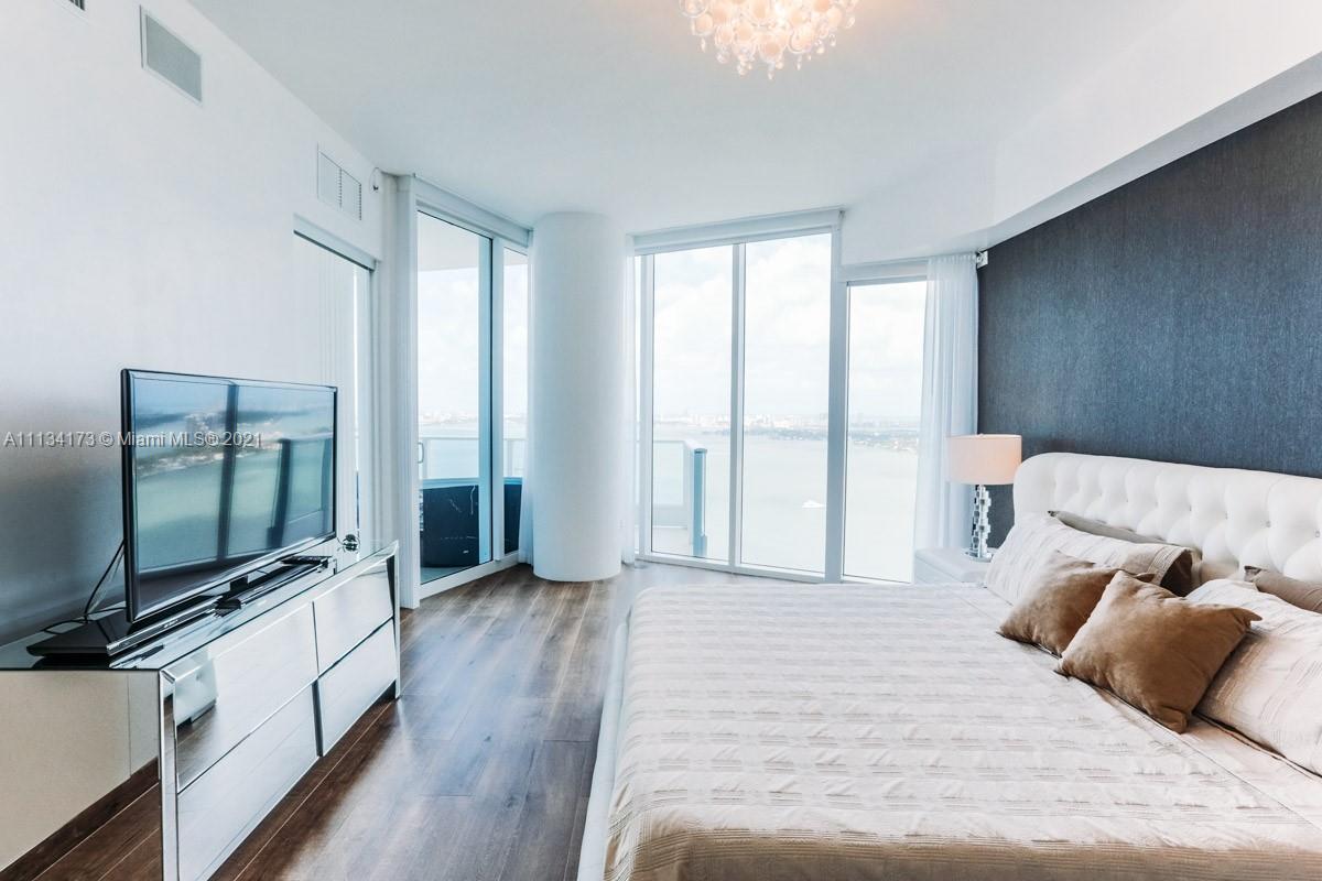 PARAMOUNT BAY CONDO - Residential Lease