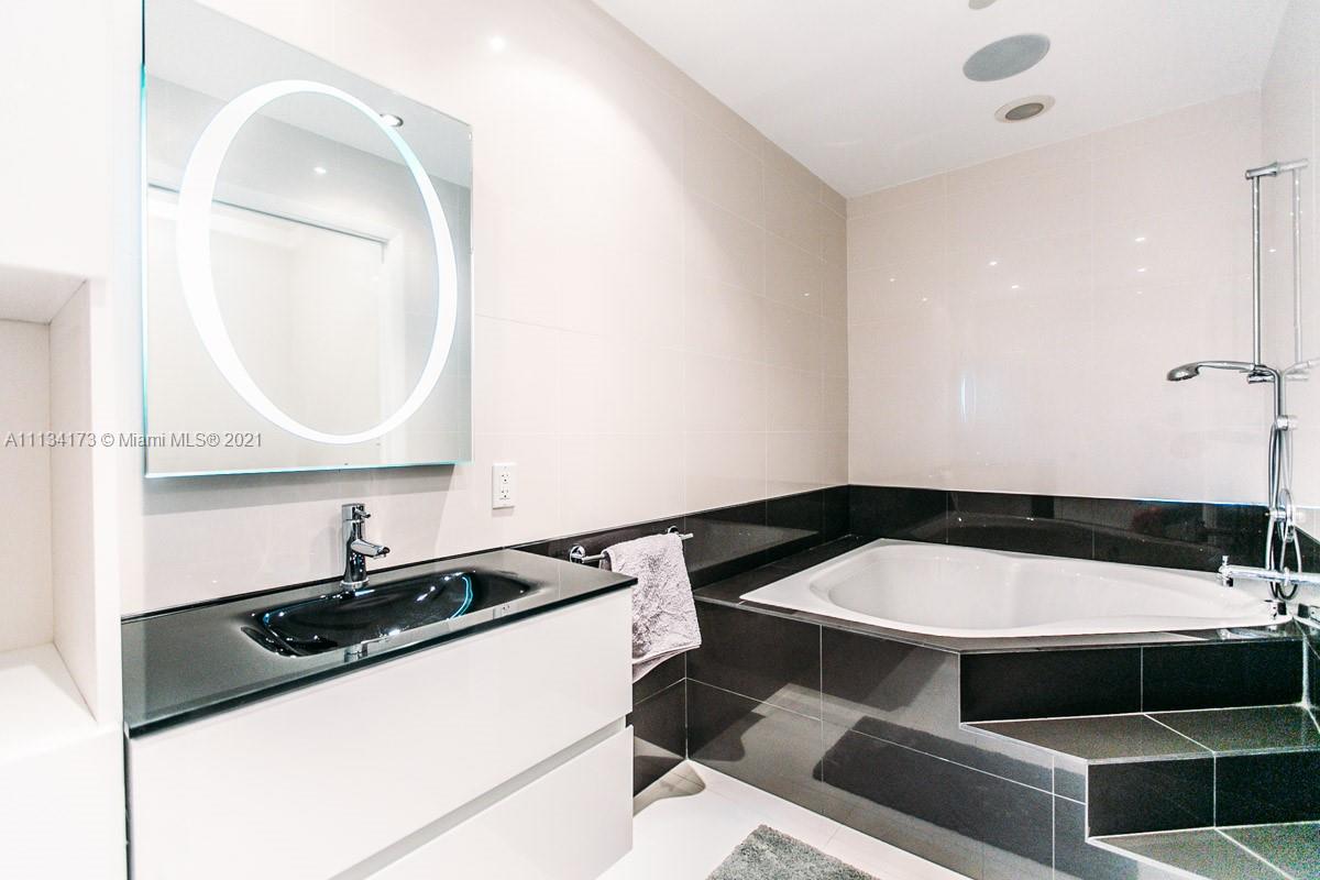 PARAMOUNT BAY CONDO - Residential Lease