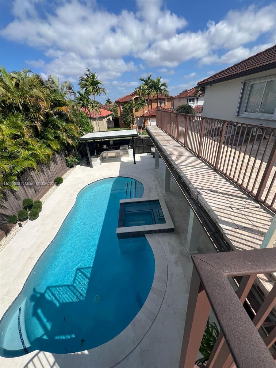 PELICANS POINT A T MILLER - Residential