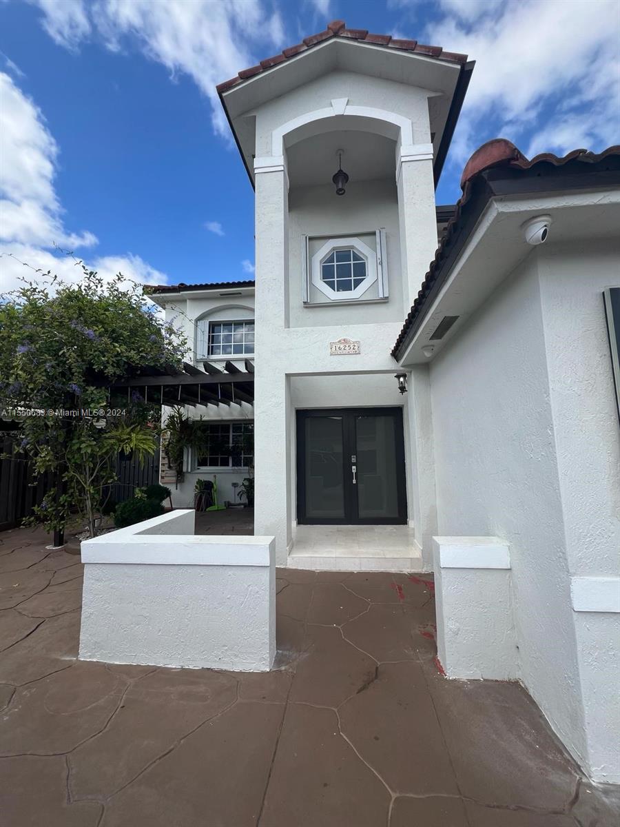 PELICANS POINT A T MILLER - Residential