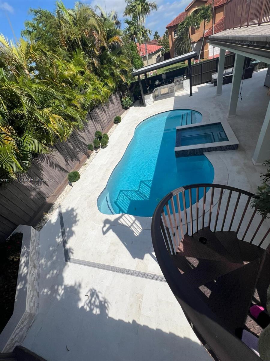 PELICANS POINT A T MILLER - Residential