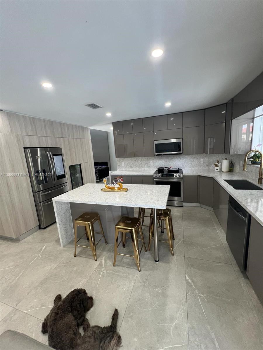 PELICANS POINT A T MILLER - Residential