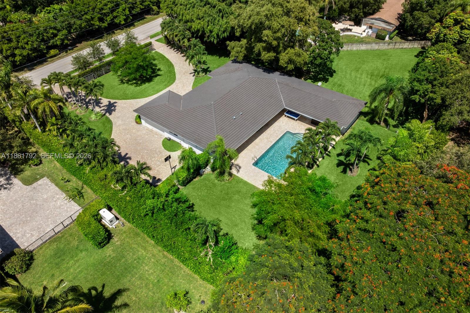 TOWN & RANCH ESTS - Residential