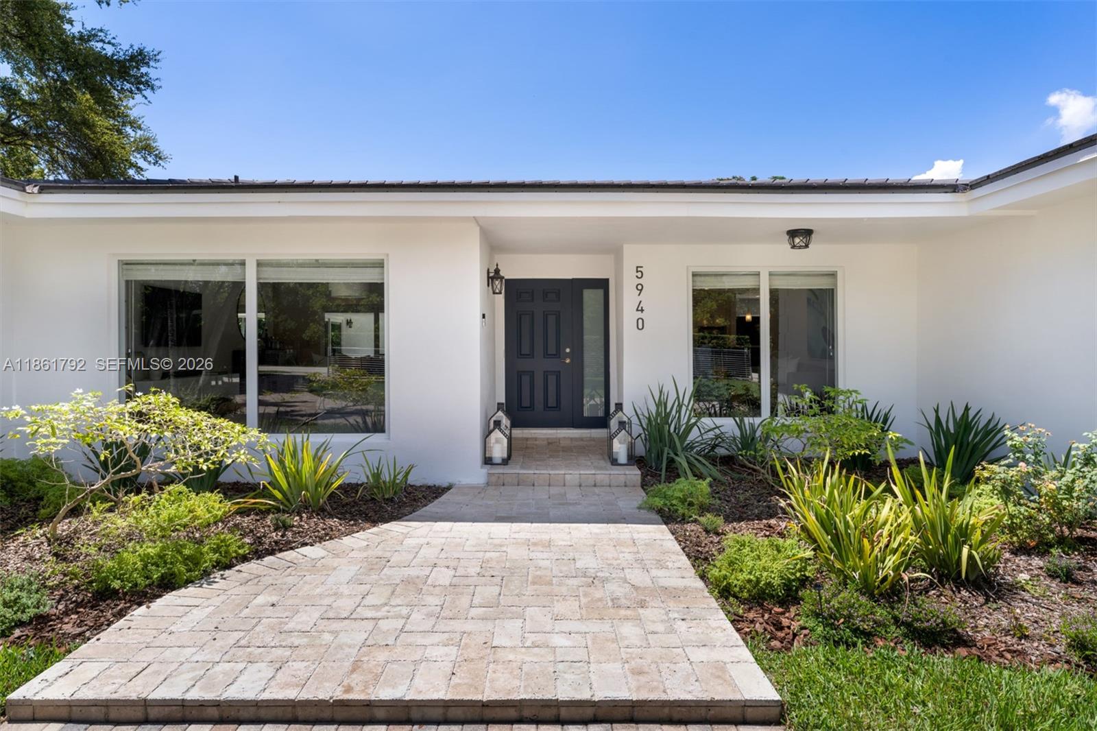 TOWN & RANCH ESTS - Residential