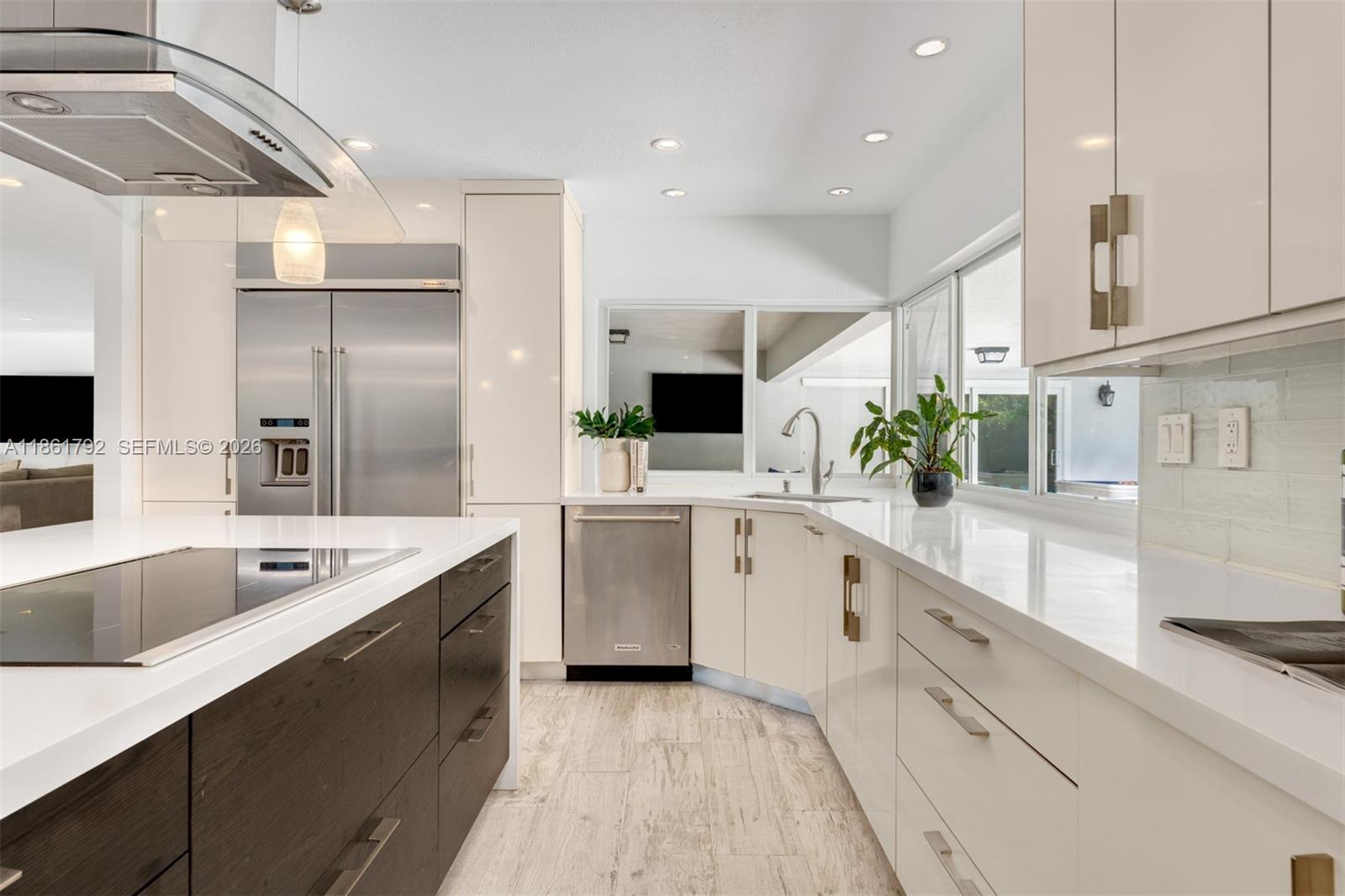 TOWN & RANCH ESTS - Residential