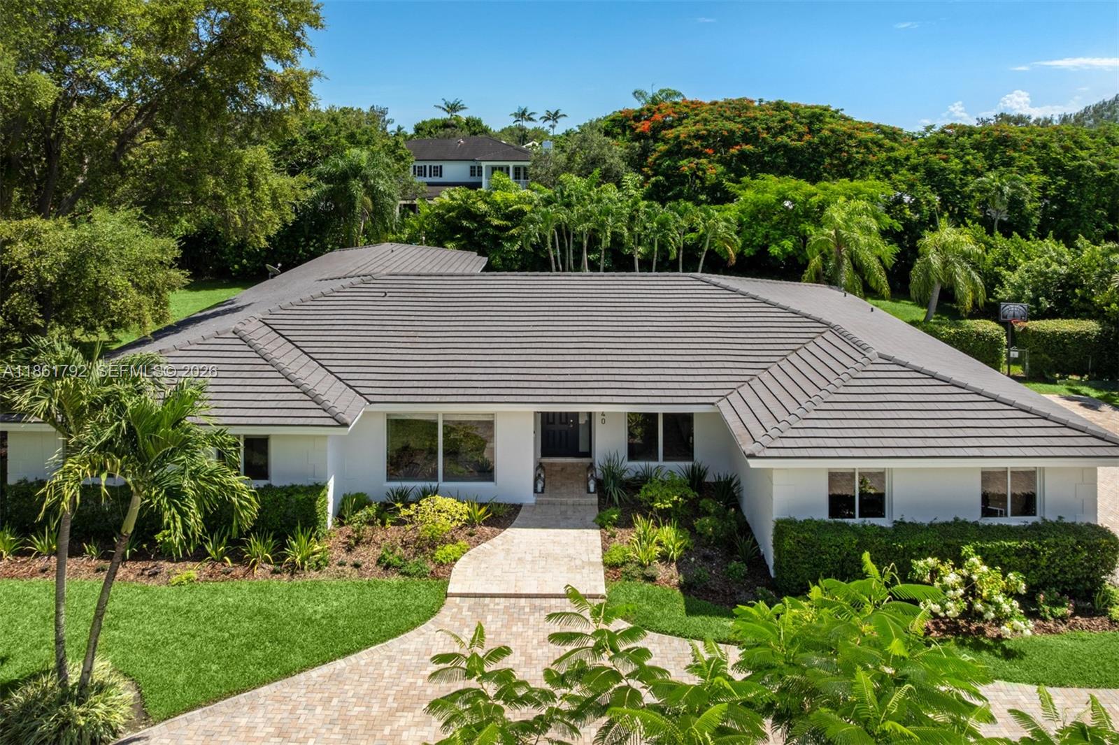 TOWN & RANCH ESTS - Residential
