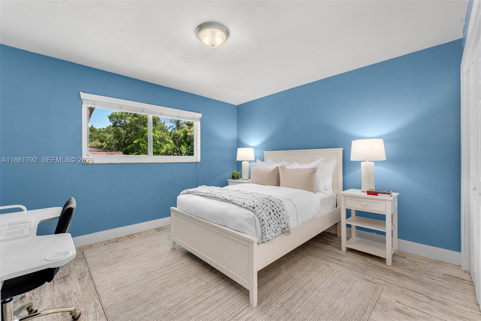 TOWN & RANCH ESTS - Residential