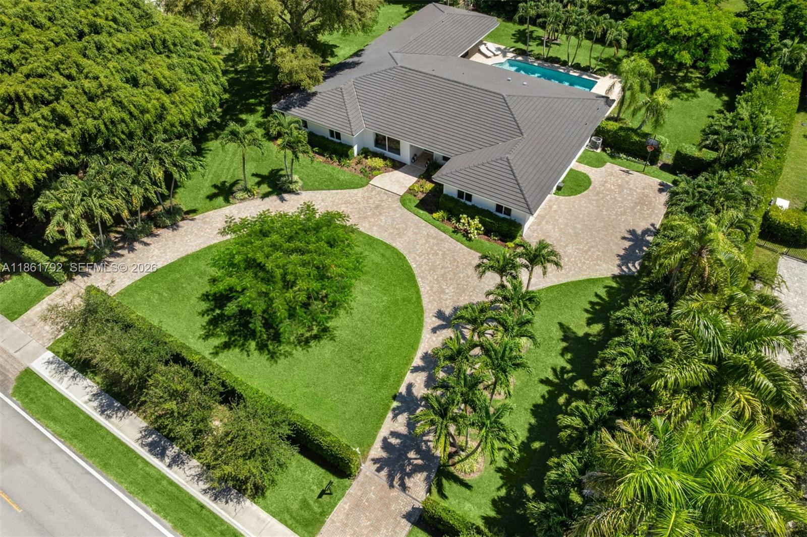 TOWN & RANCH ESTS - Residential