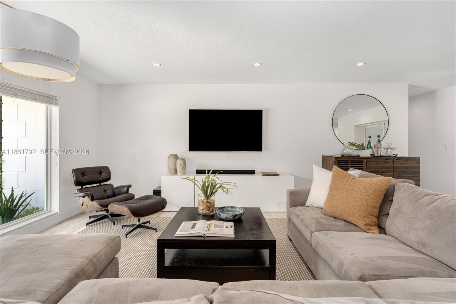 TOWN & RANCH ESTS - Residential