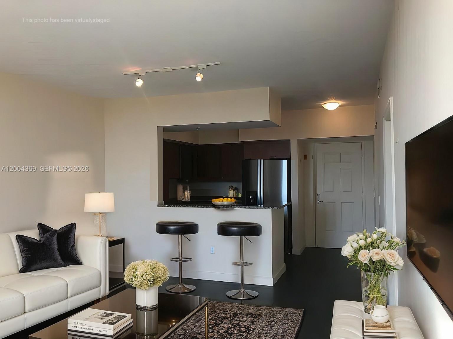 PUERTA DE PALMAS CONDO - Residential