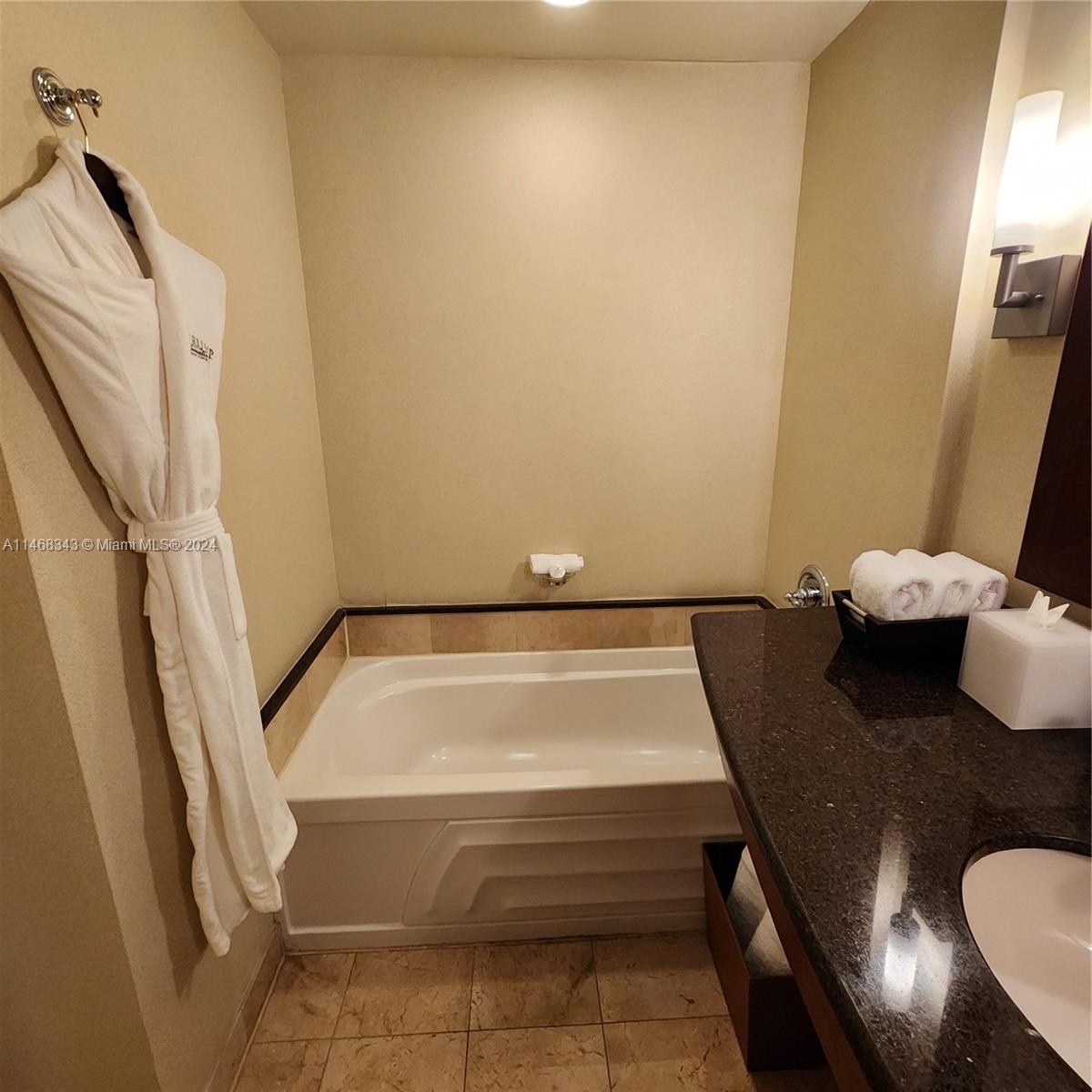 TRUMP INTERNATIONAL SONES - Residential