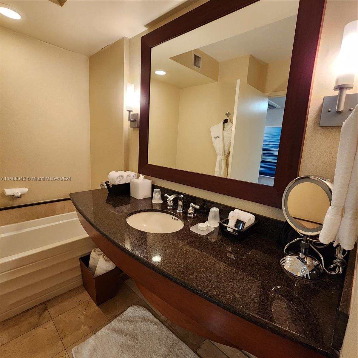 TRUMP INTERNATIONAL SONES - Residential
