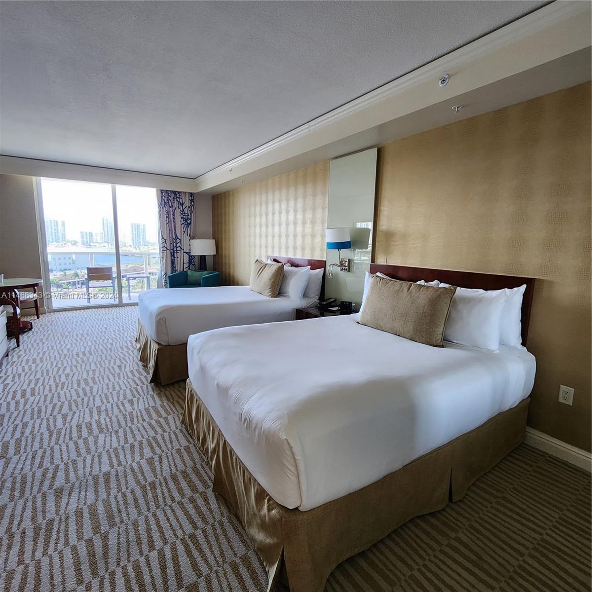 TRUMP INTERNATIONAL SONES - Residential