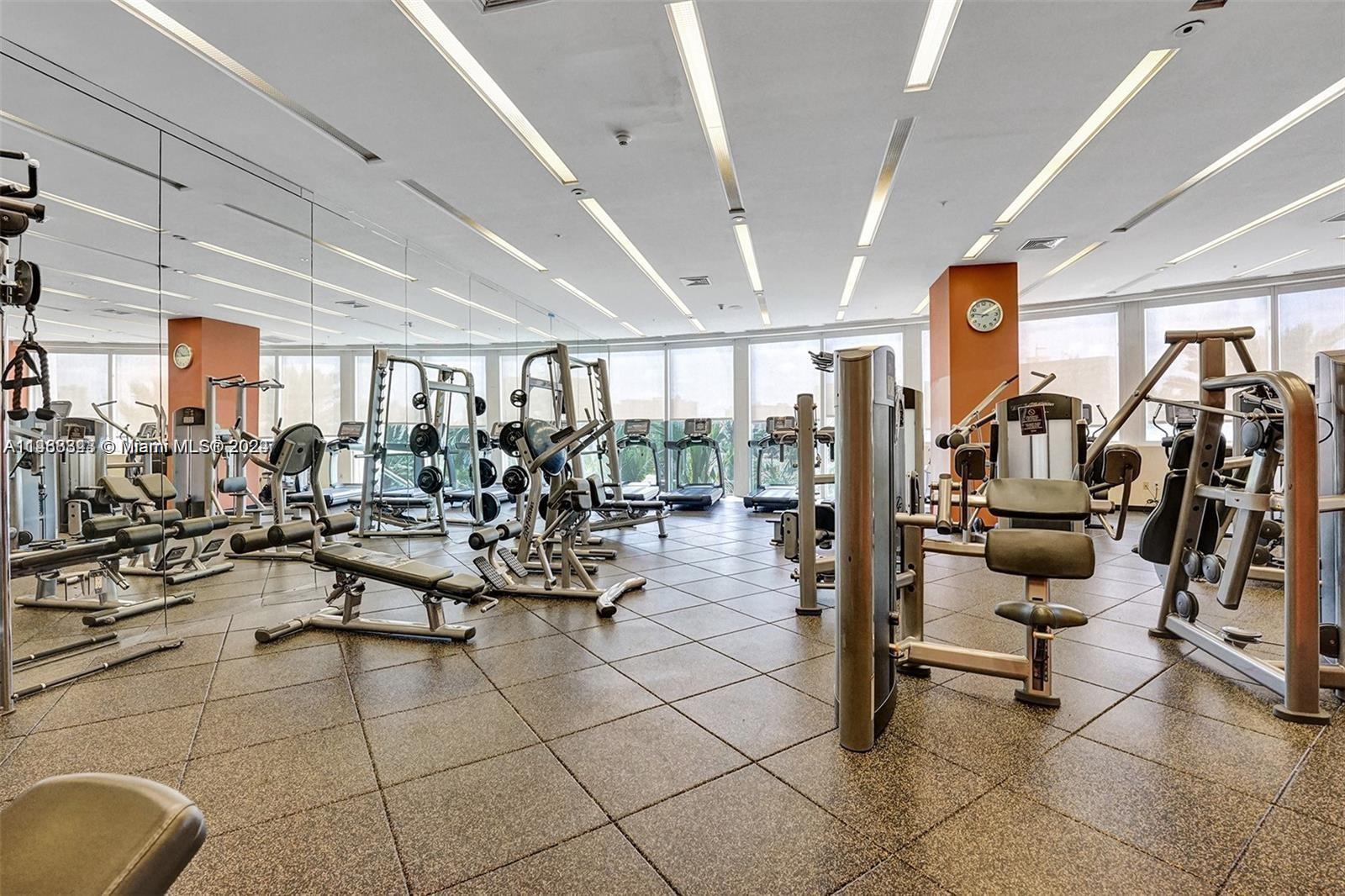 TRUMP INTERNATIONAL SONES - Residential