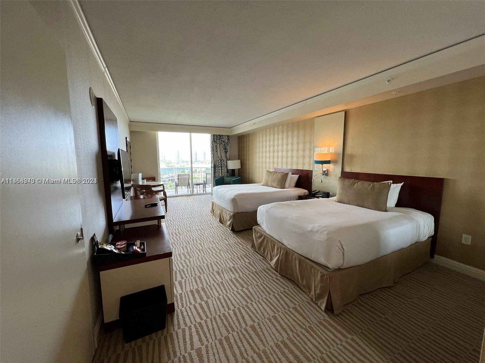 TRUMP INTERNATIONAL SONES - Residential